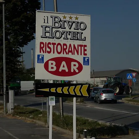 ホテル Il Bivio カルマニョーラ